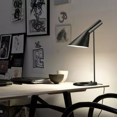 Lampa stołowa o duńskim designie